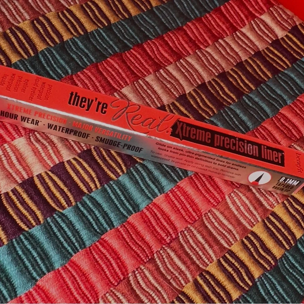 BENEFIT COSMETICS BLACK EYELINER - Picture 2 of 2